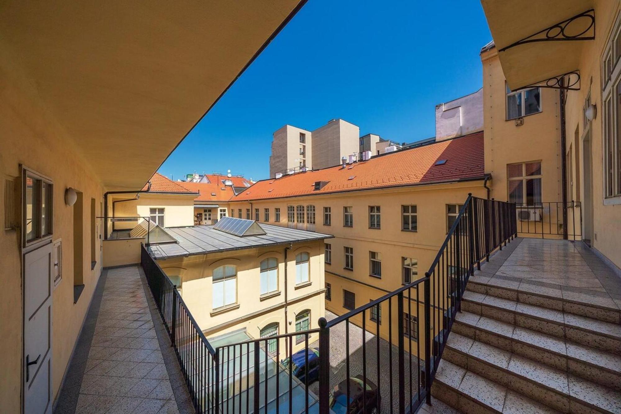 Quiet City Center Apartment In Hip & Foodie Area, Prague