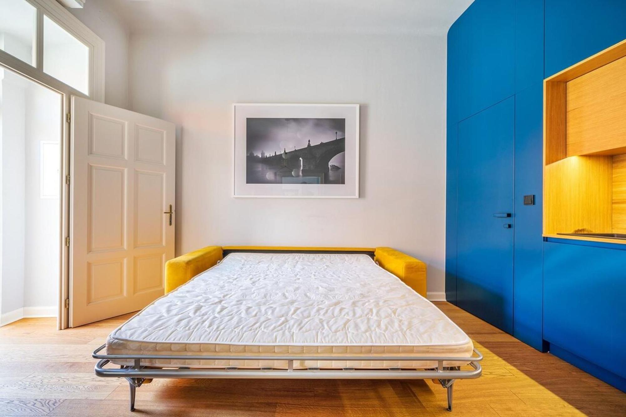 Quiet City Center Apartment In Hip & Foodie Area — Photos 2
